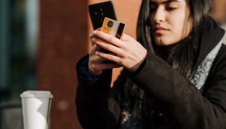 Saiba como funciona e quais as vantagens de ter uma conta digital 